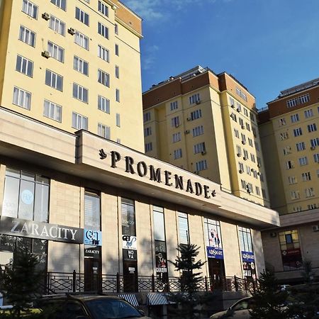 Yellow Apartment In The Center Of Bishkek Exterior foto