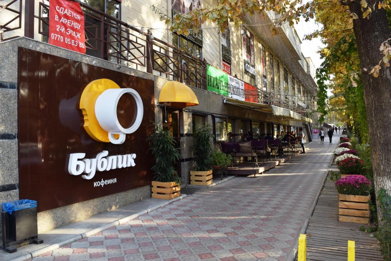 Yellow Apartment In The Center Of Bishkek Exterior foto